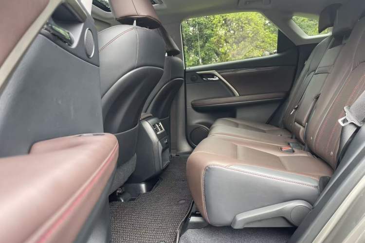 Used Lexus RX 2016 300 Two-Wheel Drive Comfort Edition China VI Standard Left Rear Seat