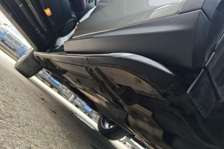 Used Lexus RX 2016 300 4x4 Elegant Edition China VI Left Side Sill