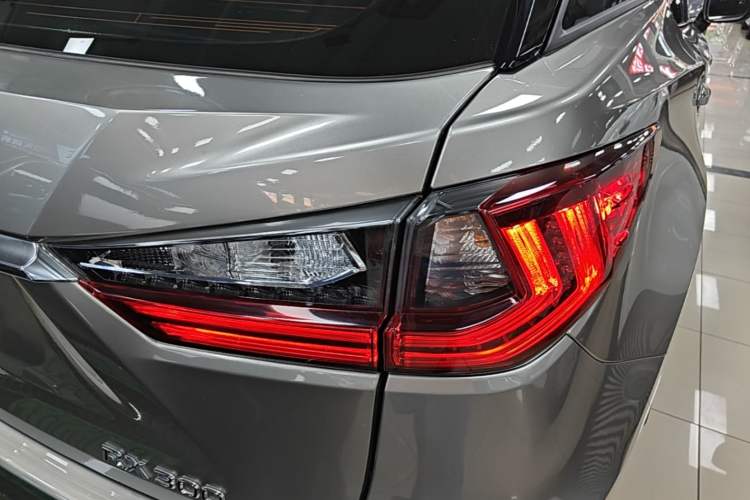Used Lexus RX 2016 300 Two-Wheel Drive Comfort Edition China VI Standard Right Rear Taillight