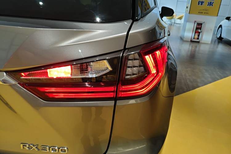 Used Lexus RX 2016 300 4x4 Elegant Edition China V-standard Right Rear Taillight