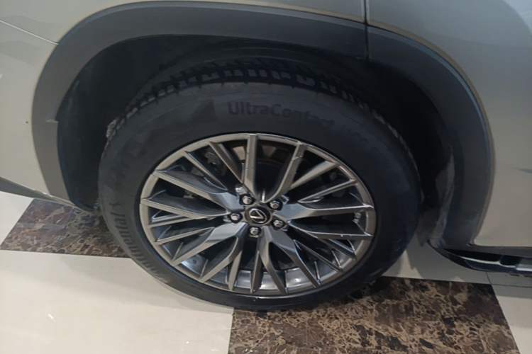 Used Lexus RX 2016 300 4x4 F SPORT Version China V Standard Right Rear Wheel Hub