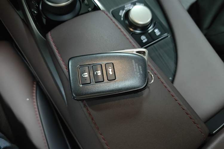 Used Lexus RX 2016 300 Two-Wheel Drive Comfort Edition China VI Standard Vehicle Key