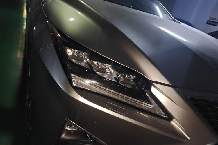 Used Lexus RX 2016 300 4x4 F SPORT Version China VI Standard Right Front Headlight