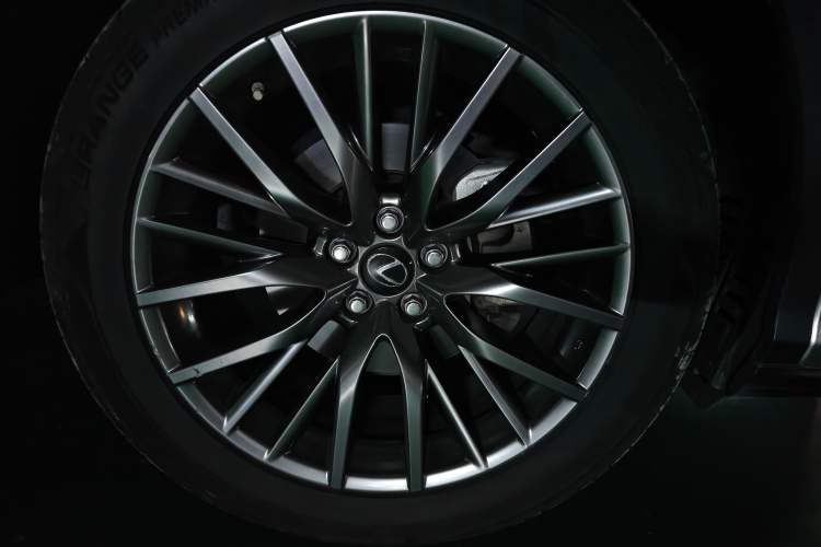Used Lexus RX 2016 300 4x4 F SPORT Version China VI Standard Right Front Wheel Hub