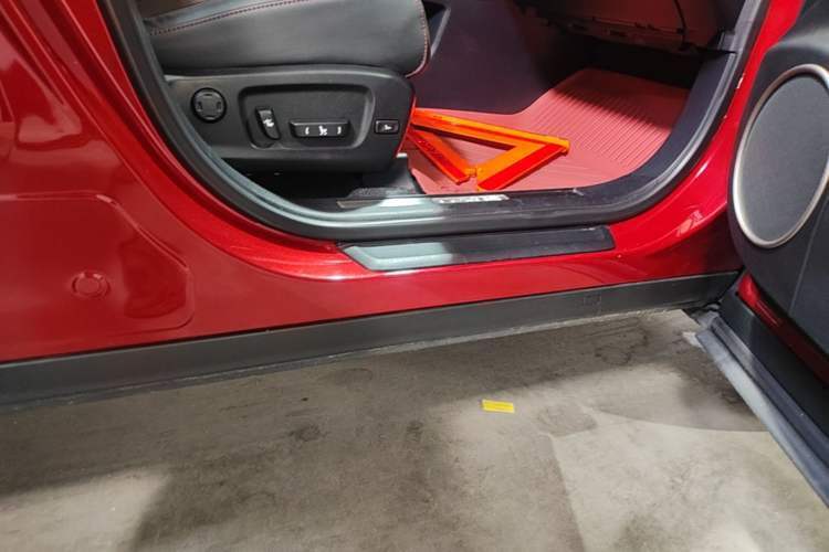 Used Lexus RX 2016 450h Four-Wheel Drive Luxury Edition Right Side Sill