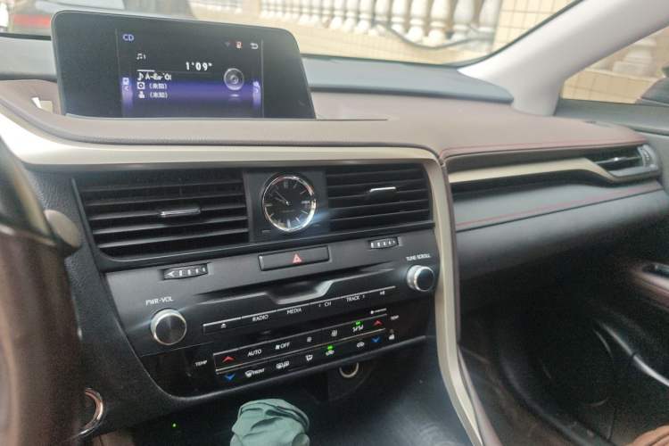 Used Lexus RX 2016 300 Two-Wheel Drive Comfort Edition China V Standard Audio And AC Panel