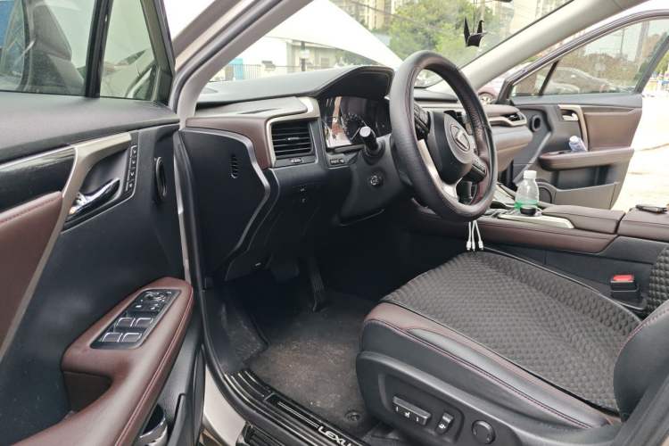 Used Lexus RX 2016 300 4x4 Elegant Edition China VI Driver Seat