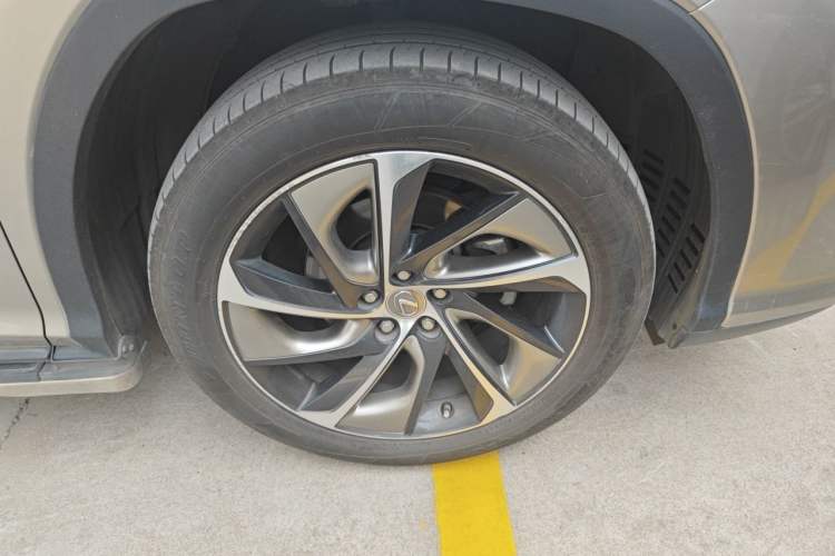 Used Lexus RX 2016 300 4x4 Elegant Edition China V-standard Right Front Wheel Hub