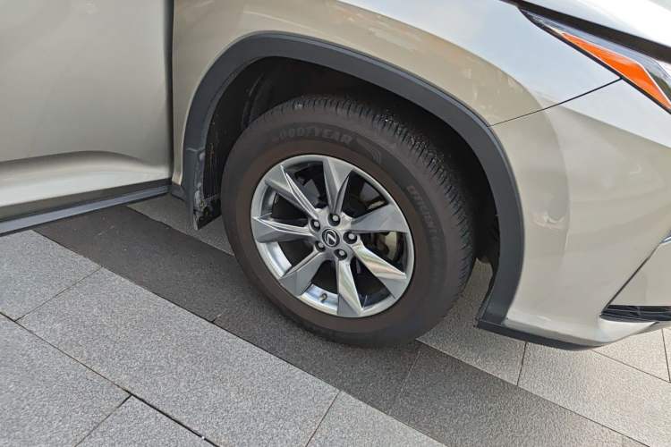 Used Lexus RX 2016 300 Two-Wheel Drive Elite Version China V Standard Right Front Wheel Hub