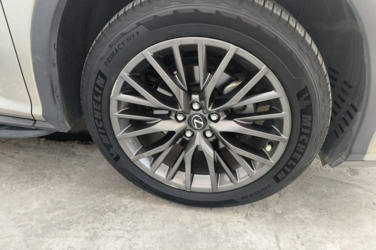 Used Lexus RX 2016 300 4x4 F SPORT Version China VI Standard Right Front Wheel Hub