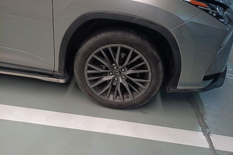 Used Lexus RX 2016 300 4x4 F SPORT Version China VI Standard Right Front Wheel Hub