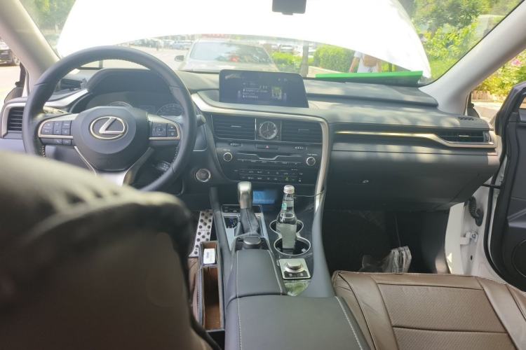 Used Lexus RX 2016 300 Two-Wheel Drive Elite Edition China VI Standard Center Console