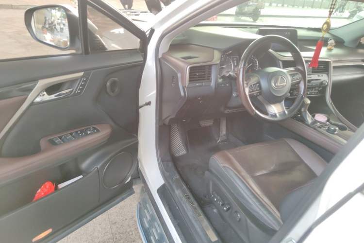 Used Lexus RX 2016 300 4x4 Elegant Edition China VI Driver Seat