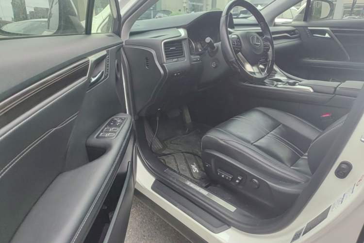 Used Lexus RX 2016 450h Four-Wheel Drive Luxury Edition Driver Seat