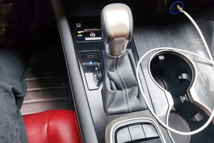 Used Lexus RX 2016 300 Two-Wheel Drive Elite Edition China VI Standard Gear Lever