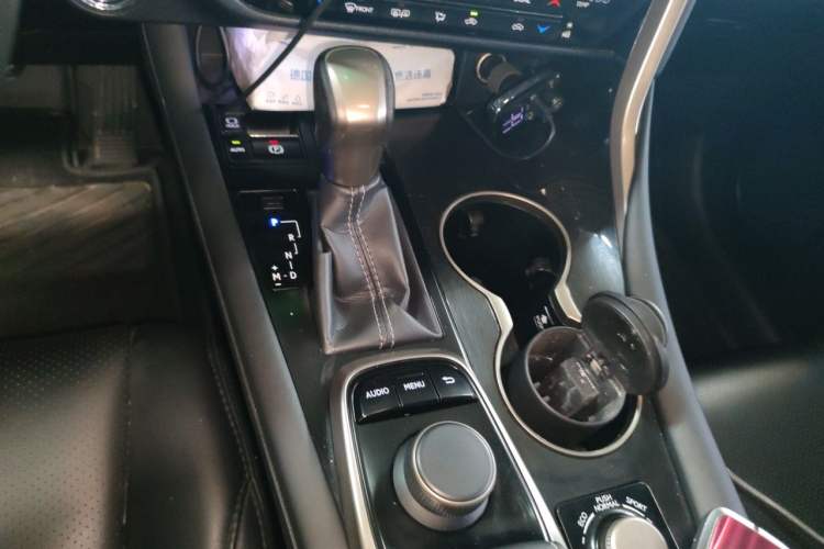 Used Lexus RX 2016 300 Two-Wheel Drive Elite Edition China VI Standard Gear Lever