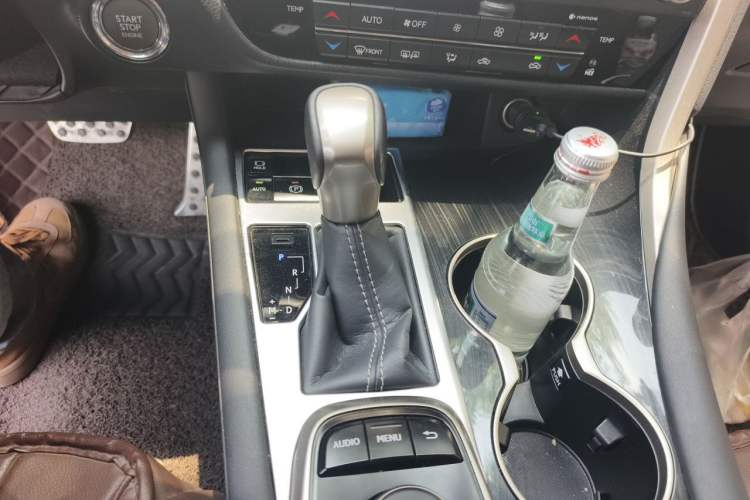 Used Lexus RX 2016 300 Two-Wheel Drive Elite Edition China VI Standard Gear Lever