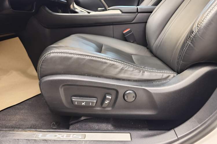 Used Lexus RX 2016 300 Two-Wheel Drive Elite Version China V Standard Interior 3