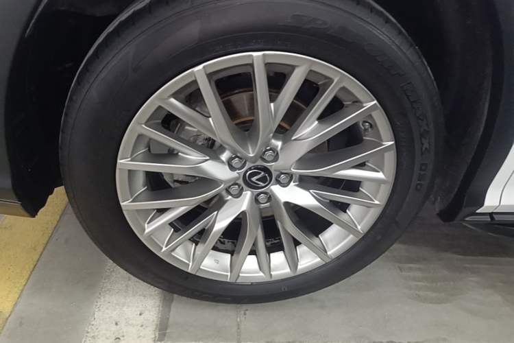 Used Lexus RX 2016 300 4x4 F SPORT Version China V Standard Left Front Wheel Hub