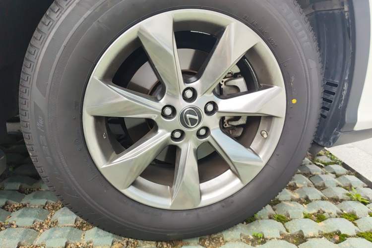 Used Lexus RX 2016 300 Two-Wheel Drive Elite Version China V Standard Right Front Wheel Hub