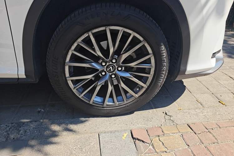 Used Lexus RX 2016 300 4x4 F SPORT Version China V Standard Right Front Wheel Hub