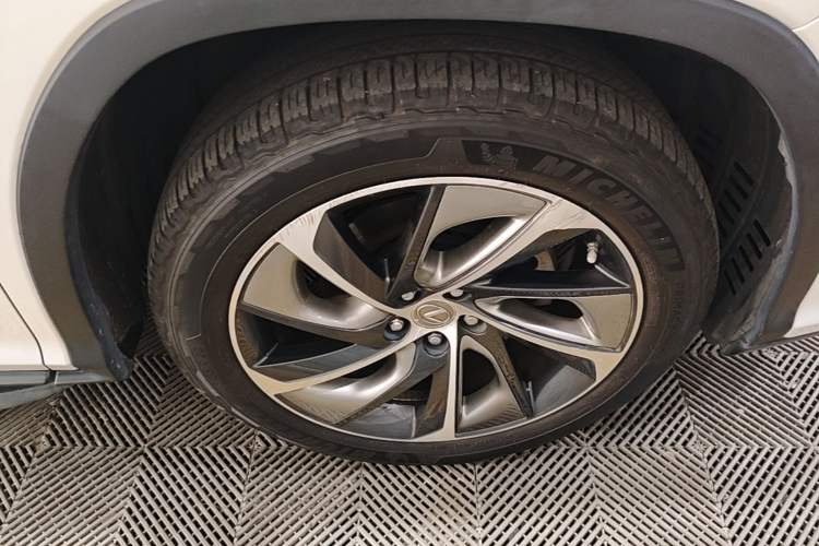 Used Lexus RX 2016 300 4x4 Elegant Edition China V-standard Right Front Wheel Hub