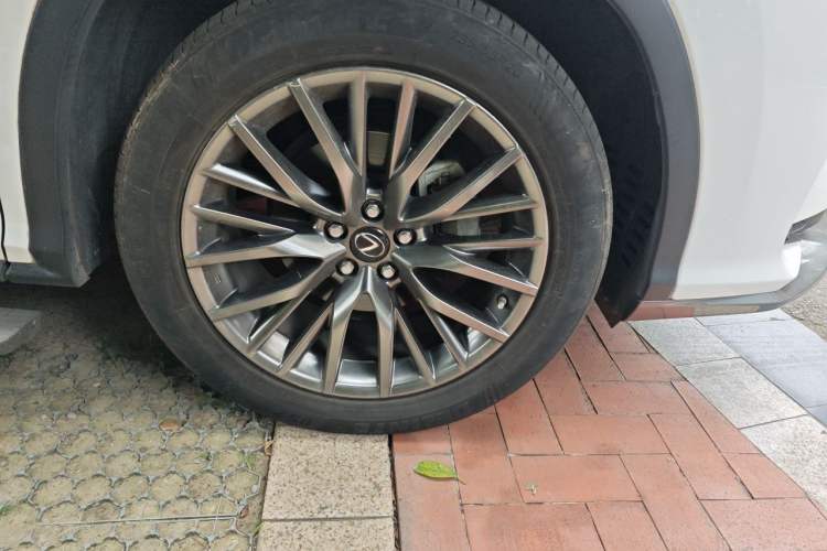 Used Lexus RX 2016 300 4x4 F SPORT Version China VI Standard Right Front Wheel Hub