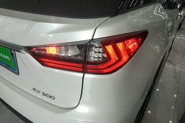 Used Lexus RX 2016 300 4x4 Elegant Edition China VI Right Rear Taillight