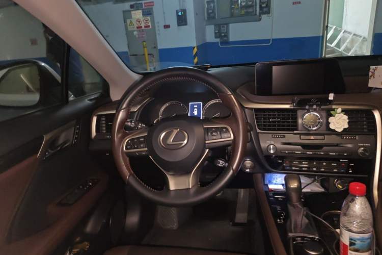 Used Lexus RX 2016 300 Two-Wheel Drive Comfort Edition China VI Standard Steering Wheel