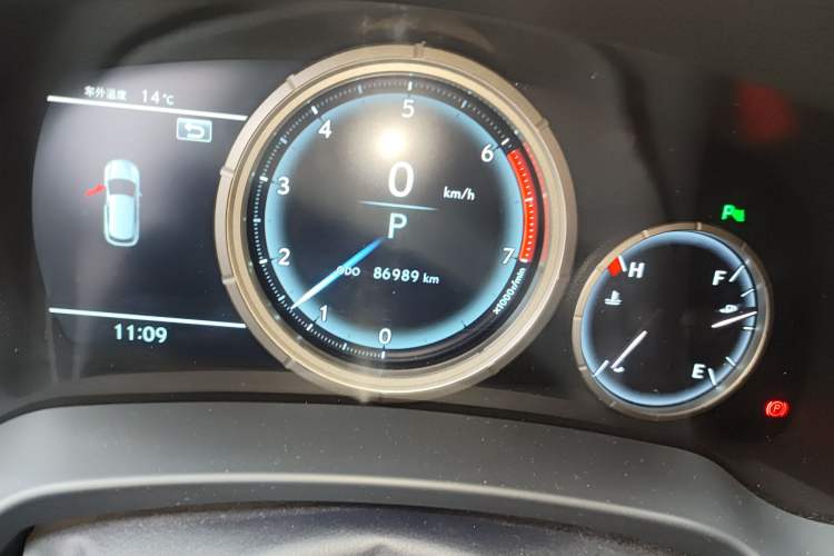 Used Lexus RX  Odometer Close Up