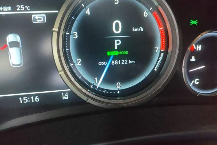 Used Lexus RX  Odometer Close Up