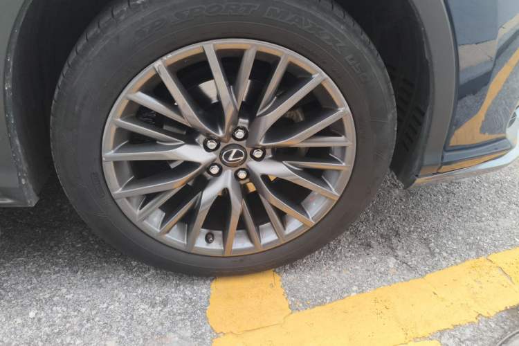 Used Lexus RX 2017 300 with Mark Levinson 4x4 F SPORT Version China V Emission Standard Right Front Wheel Hub