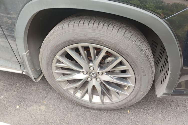 Used Lexus RX  Right Front Wheel Hub