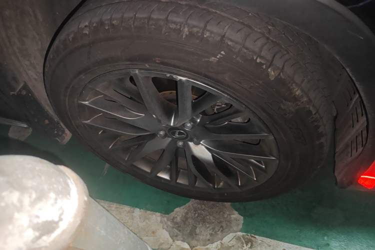 Used Lexus RX  Right Front Wheel Hub