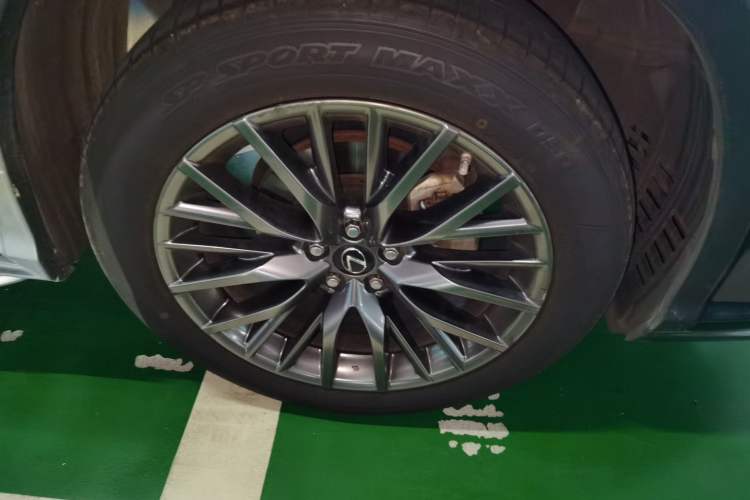 Used Lexus RX 2017 300 with Mark Levinson 4x4 F SPORT Version China VI Standard Right Front Wheel Hub