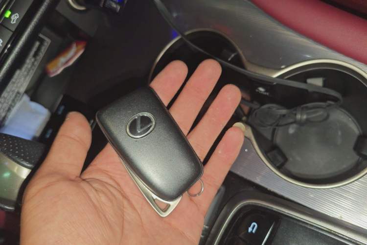 Used Lexus RX 2017 300 with Mark Levinson 4x4 F SPORT Version China V Emission Standard Vehicle Key