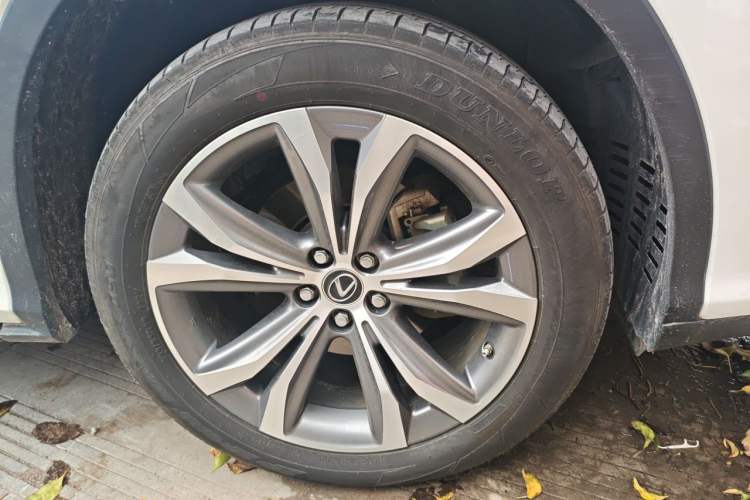 Used Lexus RX 2017 450h Mark Levinson Four-Wheel-Drive Luxury Edition Right Front Wheel Hub