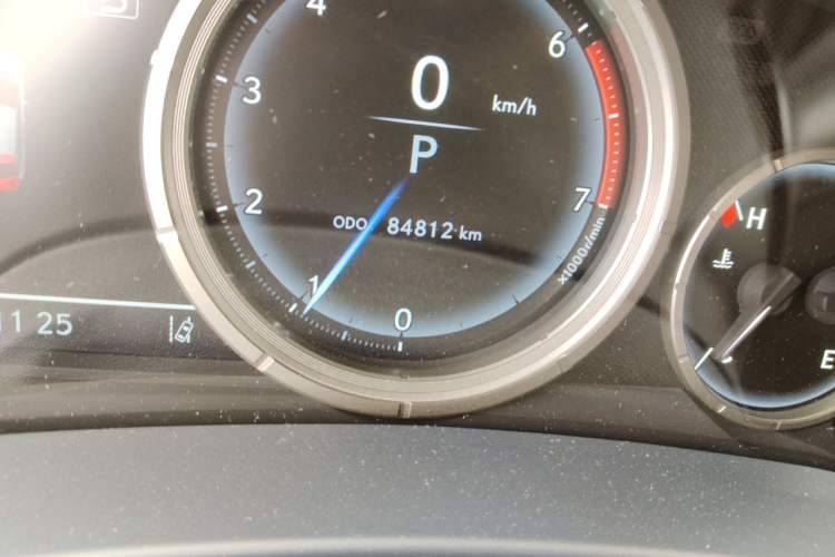 Used Lexus RX  Odometer Close Up