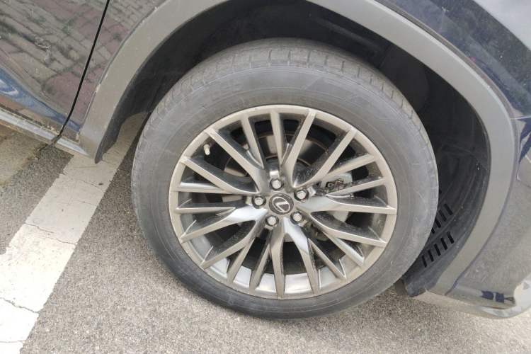 Used Lexus RX  Right Front Wheel Hub