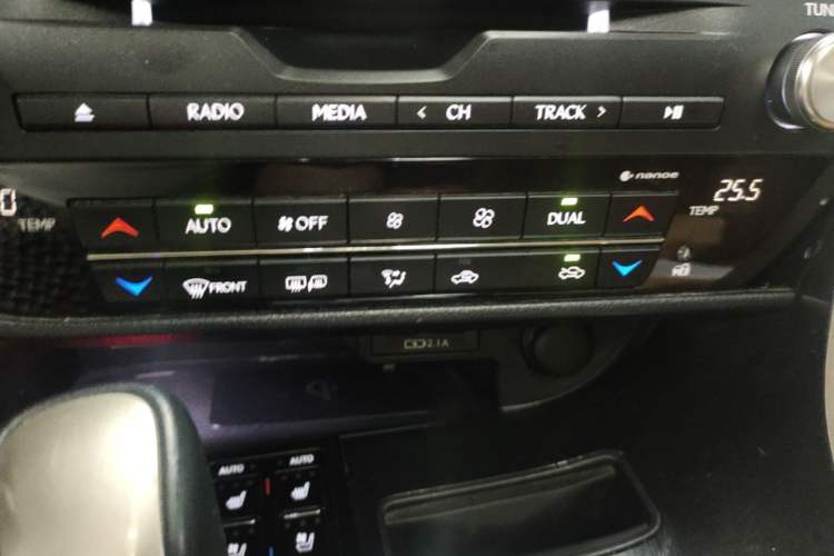 Used Lexus RX 2020 Facelifted 300 4x4 Elegant Edition Audio And AC Panel