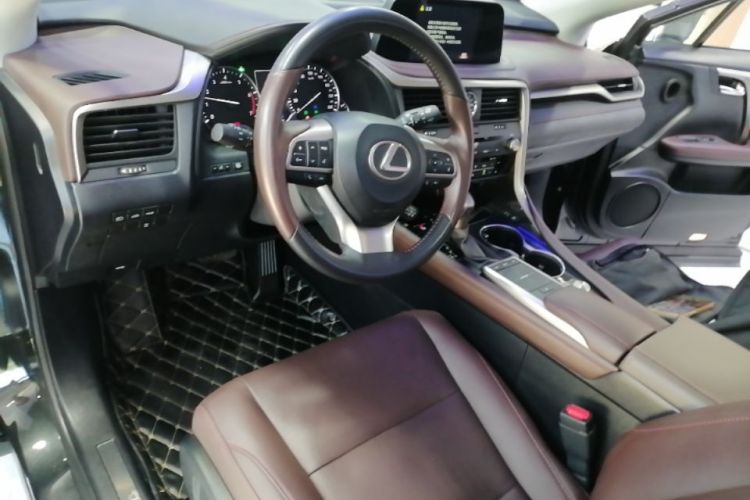 Used Lexus RX 2020 Facelifted 300 4x4 Elegant Edition Center Console