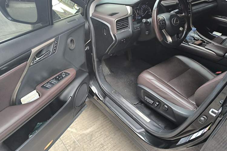 Used Lexus RX 2020 300 4x4 Elegant Edition China VI Driver Seat