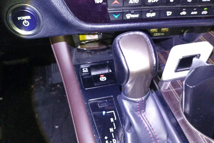 Used Lexus RX 2020 450hL Four-Wheel Drive Prestige Version 6 Seats China VI Standard Gear Lever