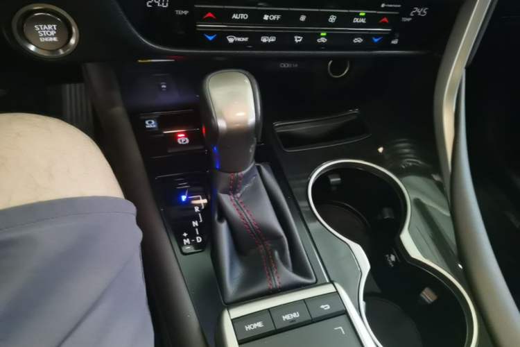 Used Lexus RX 2020 300 Two-Wheel Drive Comfort Edition China VI Standard Gear Lever