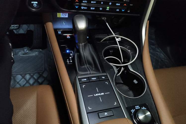 Used Lexus RX 2020 450hL Four-Wheel Drive Elegant 7-Seater China VI Standard Gear Lever