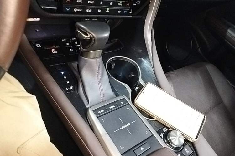 Used Lexus RX 2020 Revised Version 450h Four-Wheel Drive Elegant Edition Gear Lever