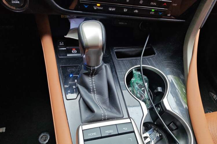 Used Lexus RX 2020 300 Two-Wheel Drive Comfort Edition China VI Standard Gear Lever