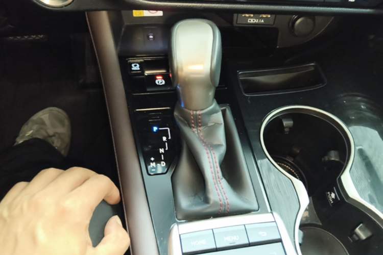 Used Lexus RX 2020 Facelifted 300 4x4 Elegant Edition Gear Lever