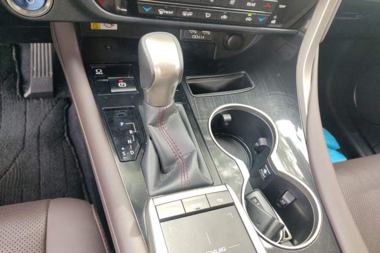 Used Lexus RX 2020 Revised Version 450hL Four-Wheel Drive Elegant Edition 7 Seats Gear Lever