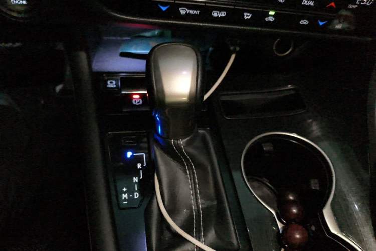 Used Lexus RX 2020 Revised Version 300 Two-Wheel Drive Elite Edition Gear Lever